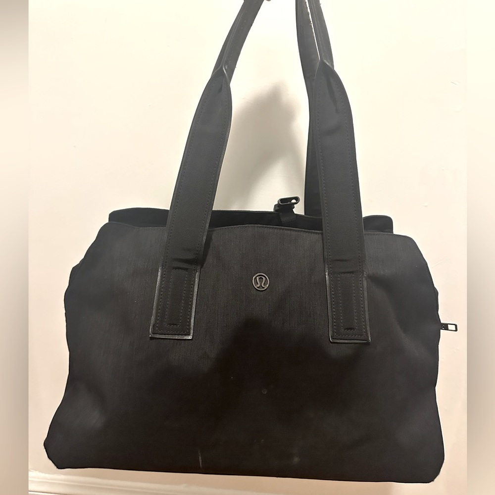 Lululemon weekender bag - black